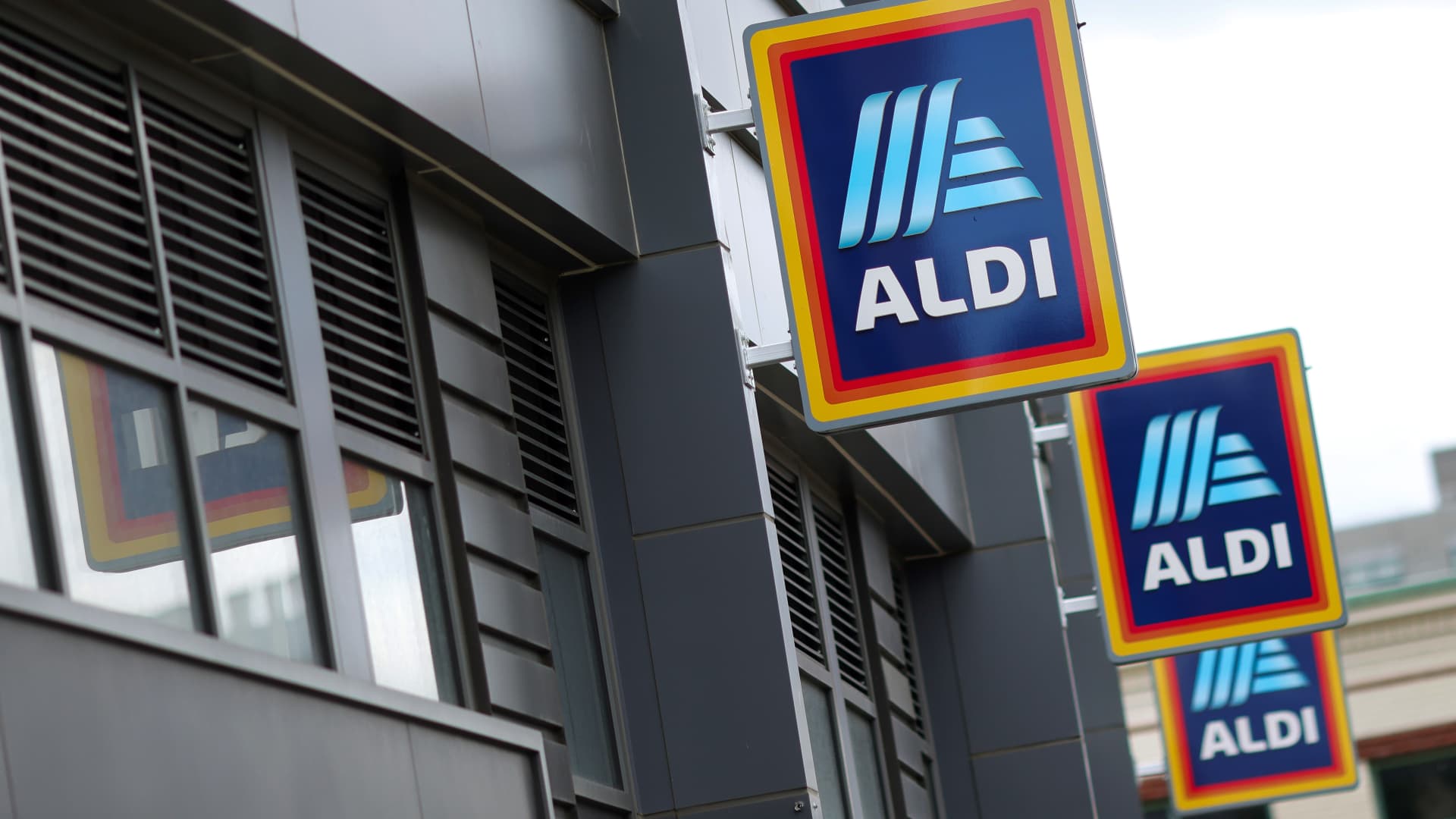 Discount grocer Aldi plans to open more than 180 stores in U.S. this year as customers across incomes seek value 1 108140299 1746219129144 gettyimages 2213107780