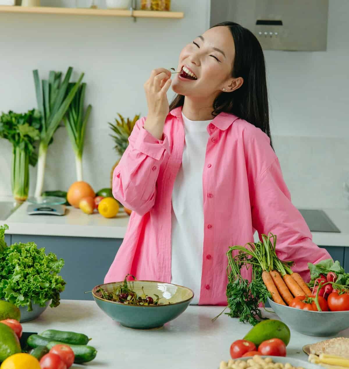 Survey: 54% of Canadians Want to Increase Their Consumption of Plant-Based Foods - vegconomist - the vegan business magazine 1 pexels yaroslav shuraev eating stock scaled 1